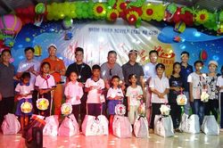 Mang Trung thu sớm đến với thiếu nhi dân tộc thiểu số Khmer miền núi Tri Tôn
