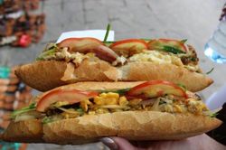 91 người bị ngộ độc, Bộ Y tế yêu cầu tạm đình chỉ cơ sở bánh mì Phượng