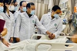 Thủ tướng Chính phủ, Bộ trưởng Bộ Y tế thăm, động viên nạn nhân vụ cháy chung cư mini