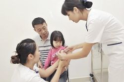 Tiêm vaccine không đúng lịch có sao không?