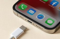Người dùng phải mất gần 1 triệu đồng để dùng cổng Lightning trên iPhone 15