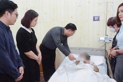 Bộ GD&ĐT thăm, hỏi nạn nhân là giáo viên, HS-SV trong vụ cháy chung cư mini