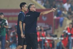 Khi HLV Troussier đi truyền cảm hứng