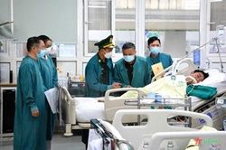 Bộ Quốc phòng thăm hỏi gia đình quân nhân gặp nạn trong vụ cháy chung cư mini ở Khương Hạ