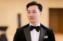 MC Thành Trung trắng đêm tìm người quen trong vụ cháy chung cư mini ở Hà Nội