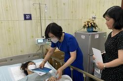 Công đoàn Giáo dục Việt Nam thăm hỏi 2 giáo viên là nạn nhân vụ cháy tại Hà Nội