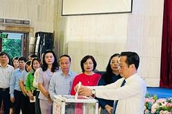 Ngành giáo dục chia sẻ sự đau thương với giáo viên, học sinh vụ cháy chung cư mini