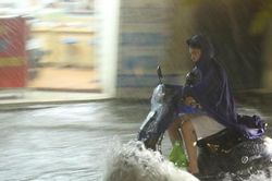 Mưa mở rộng ra miền Trung, trọng tâm là Thanh Hóa - Hà Tĩnh