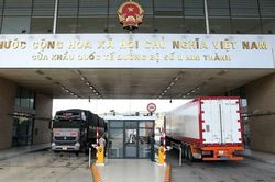 Mỗi ngày có từ 350-400 xe hàng xuất nhập khẩu qua cửa khẩu Lào Cai