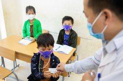 Điều trị kháng sinh dự phòng cho người tiếp xúc với ca bệnh bạch hầu