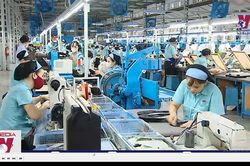 Công nhân phấn khởi được đi làm, tăng ca trở lại