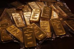 Giá vàng đuối sức vì đồng USD mạnh lên, SPDR Gold Trust bán ròng gần 3 tấn vàng
