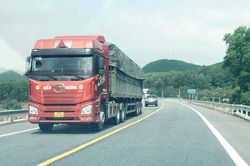 Tổng kiểm soát phương tiện kinh doanh vận tải: Giải pháp cấp bách