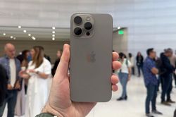 Người Việt làm việc bao nhiêu ngày mới đủ tiền mua iPhone 15 Pro?