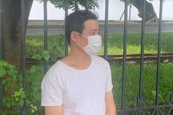 Dùng keo hất vào mặt nạn nhân để cướp tài sản