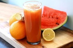 5 loại nước ép dưỡng trắng da, làm mượt tóc