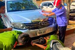 Khởi tố đối tượng tông xe ô tô vào bạn nhậu