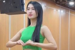 Phương Nhi để mặt mộc, tập catwalk cực mượt trước thềm Miss International 2023