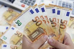 ECB tăng lãi suất lên mức cao chưa từng thấy