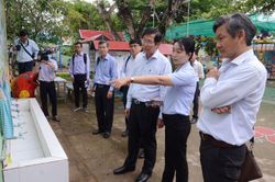 Phó Chủ tịch UBND tỉnh An Giang Lê Văn Phước kiểm tra công tác phòng, chống dịch sốt xuất huyết, tay - chân - miệng ở huyện An Phú