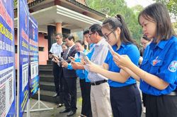 Pleiku: Bàn giao công trình thanh niên số hóa dữ liệu các di tích lịch sử-văn hóa