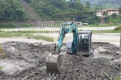 Triển khai hót dọn bùn thải đuôi quặng trên cánh đồng thôn Phời 3