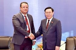 Chủ tịch Quốc hội Vương Đình Huệ tiếp Phó Chủ tịch Quốc hội Algeria Monder Bouden