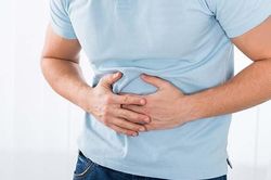 Người đàn ông đi viện vì viêm ruột thừa, giật mình phát hiện suy thận phải lọc máu gấp