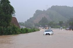 Cử tri than phiền quốc lộ 6 cứ mưa là ngập