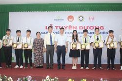 Tuyên dương, khen thưởng 148 giáo viên, sinh viên, học sinh đạt thành tích xuất sắc