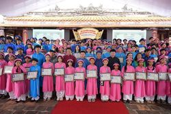 Tuyên dương 386 học sinh đạt danh hiệu 'Học sinh danh dự toàn trường'