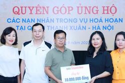 Báo Khánh Hòa trao 10 triệu đồng hỗ trợ các gia đình bị ảnh hưởng trong vụ cháy ở Thanh Xuân
