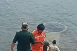 Cùng cha đi bắt ốc, con đuối nước thương tâm