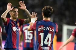 Tân binh Joao Felix chói sáng, Barcelona đại thắng '5 sao' để chiếm ngôi đầu La Liga