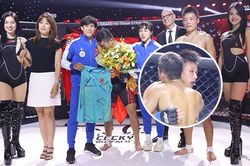 Học trò Nguyễn Trần Duy Nhất thắng thuyết phục đối thủ Trung Quốc ở giải châu Á, được CĐV khen hết lời