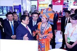 Thủ tướng Phạm Minh Chính: Mong muốn Việt Nam trở thành điểm trung chuyển hàng hóa giữa ASEAN và Trung Quốc