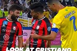 Ronaldo đóng vai 'người phán xử' khi đối thủ tranh nhau đá penalty