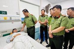 Vụ cháy chung cư mini ở Hà Nội: 5 cán bộ chiến sĩ bị thương khi cứu nạn
