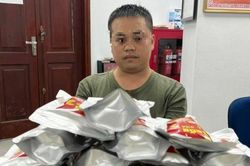 Bắt quả tang 9X mang pháo nổ giao cho khách
