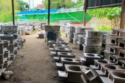 'Giữ lửa' nghề làm lò trấu