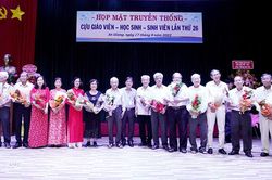 Trường Cao đẳng Nghề An Giang tổ chức buổi họp mặt cựu giáo viên, học sinh kỹ thuật