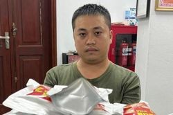 Khởi tố đối tượng buôn báo pháo lậu