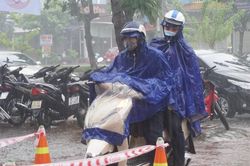 Bắc Bộ sáng sớm mưa dông, ngày nắng gián đoạn