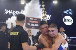 Thắng loạt đối thủ quốc tế, võ sĩ Việt Nam vô địch giải Muay Thai siêu khốc liệt