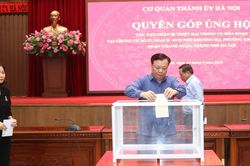 Bí thư Thành ủy Hà Nội dự tưởng niệm và quyên góp ủng hộ nạn nhân vụ cháy chung cư mi ni ở quận Thanh Xuân