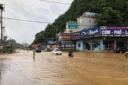 Cử tri tỉnh Hòa Bình kiến nghị Bộ GTVT sửa chữa Quốc lộ 6