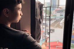 Cận cảnh cuộc sống trong chung cư mini có lối thoát hiểm ra… lưng chừng trời
