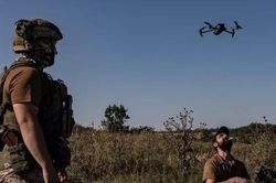 Lính Ukraine nửa năm không cầm súng, 'tương lai xung đột phụ thuộc UAV'