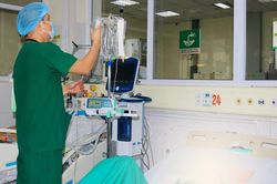 Số ca xuất huyết tăng gấp đôi: Bác sĩ cảnh báo khẩn về truyền dịch