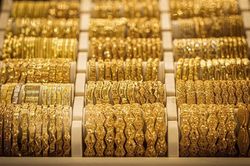 Khả năng Fed ngừng tăng lãi suất hỗ trợ giá các kim loại quý